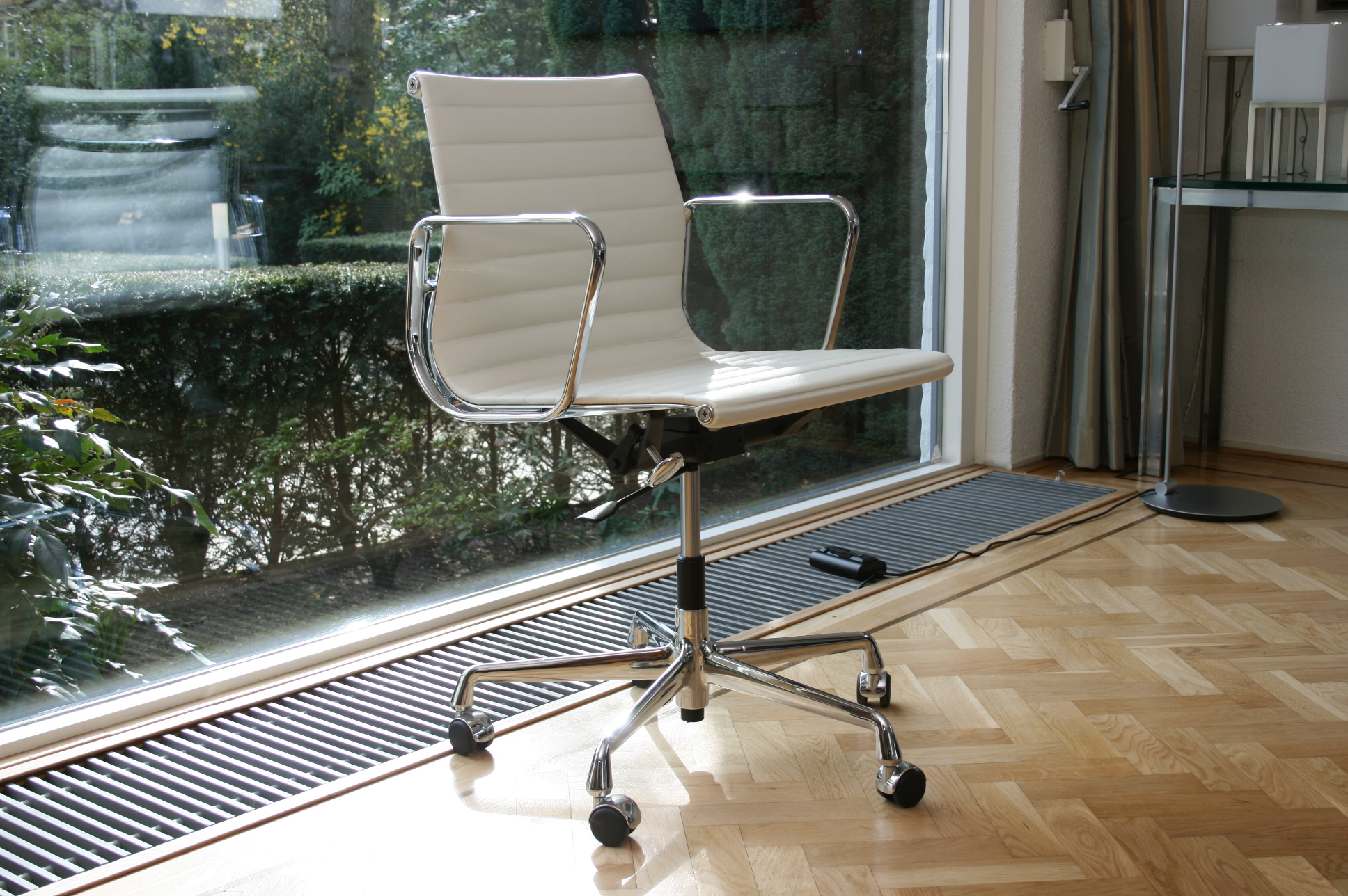 Vitra EA 117