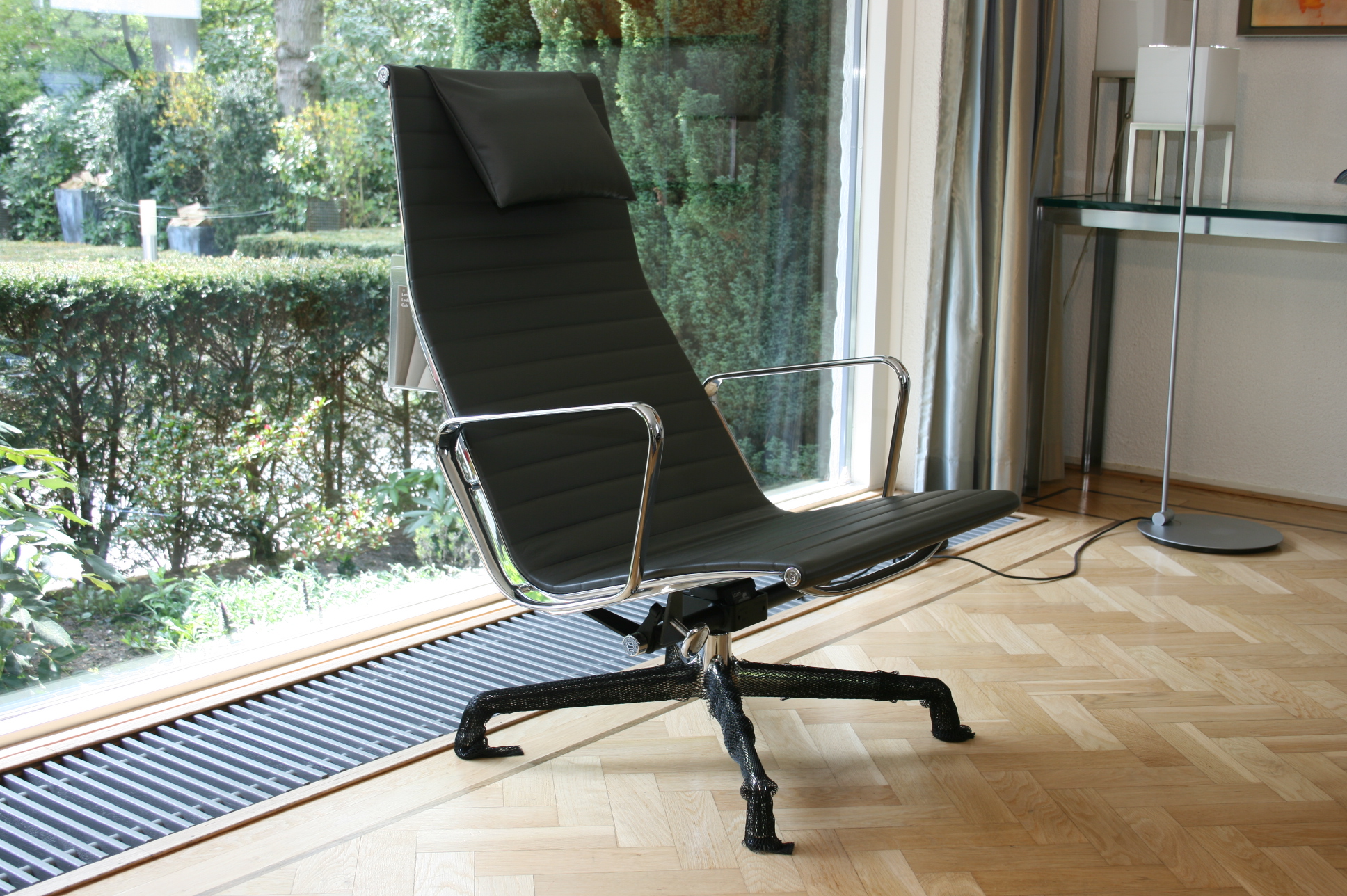 Vitra EA 124